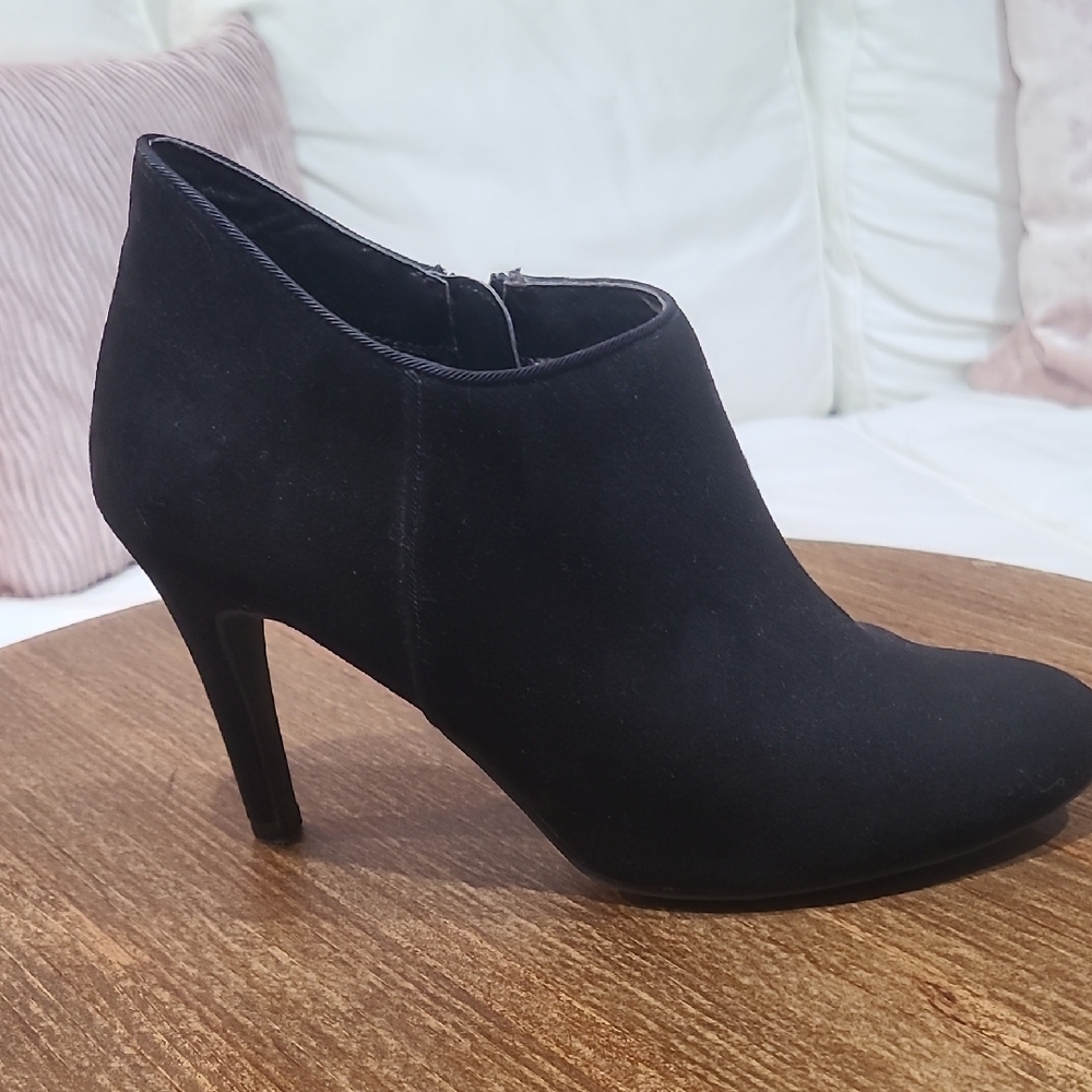 Xappeal Elegant Black Ankle Boots